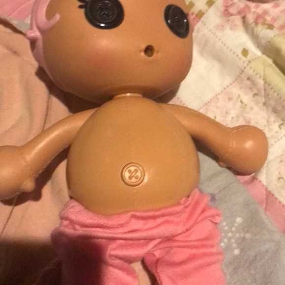 a laloopse doll with shorts and a the belly button - Picture 2 of 4